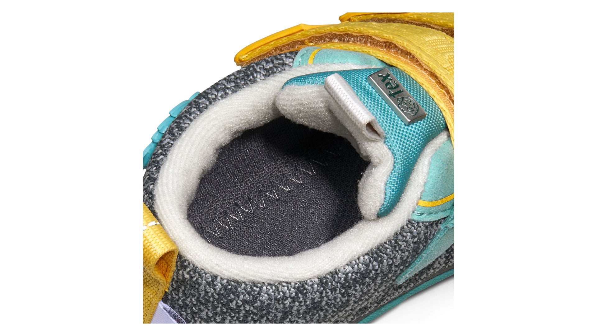 Affenzahn Low Boot Knit Happy - Rhino šedo-zelené zapínáním na suchý zip ve žluté barvě detail vstupu do boty
