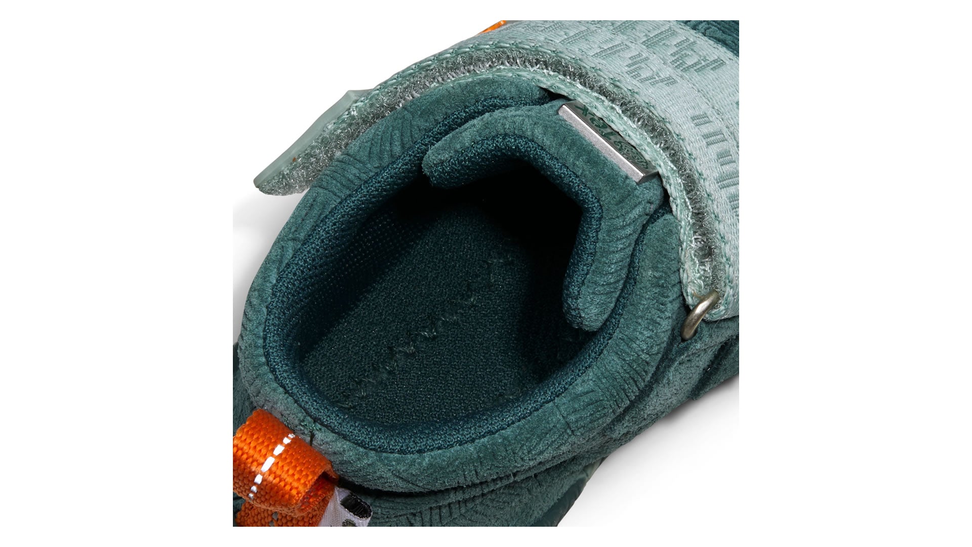 Dětské barefoot boty Affenzahn Prewalker Lowboot Leather Talky Bunny
 zelené pohled na vstup do boty