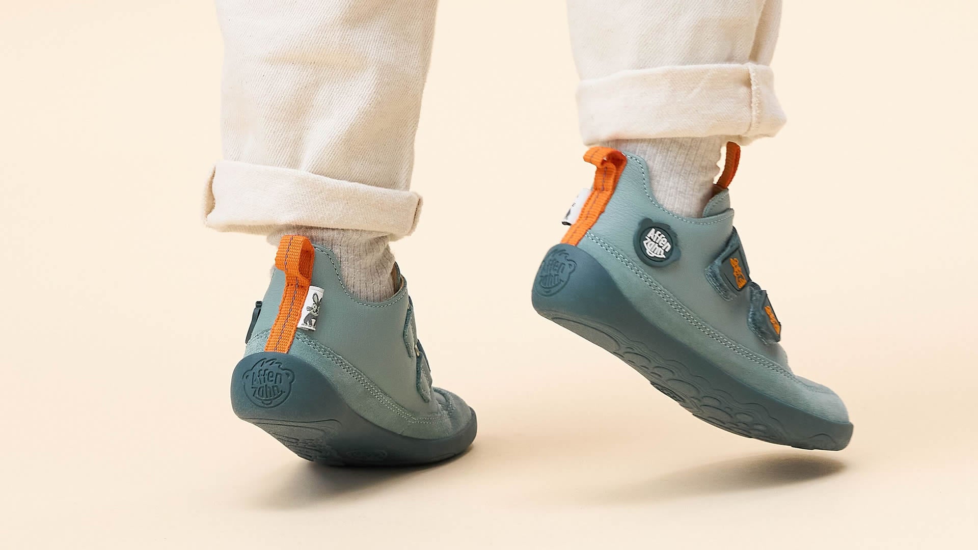 Affenzahn Sneaker Leather Buddy - Bunny barefoot boty pro děti v tmavě zelené a oranžové barvě z kůže a semiše