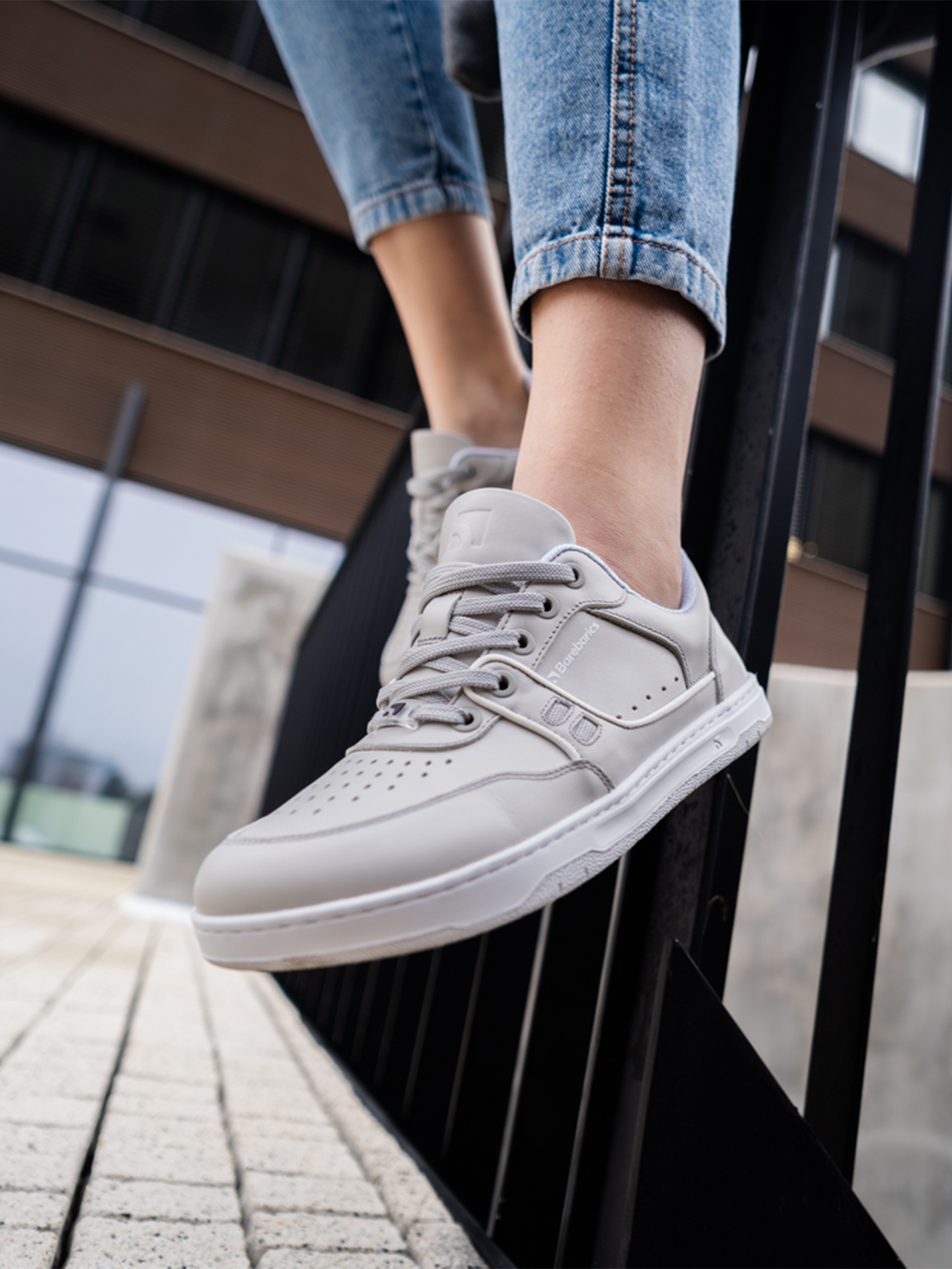 Barefoot boty Barebarics Arise - Light Grey šedé s bílou podrážkou obuté pohled zleva
