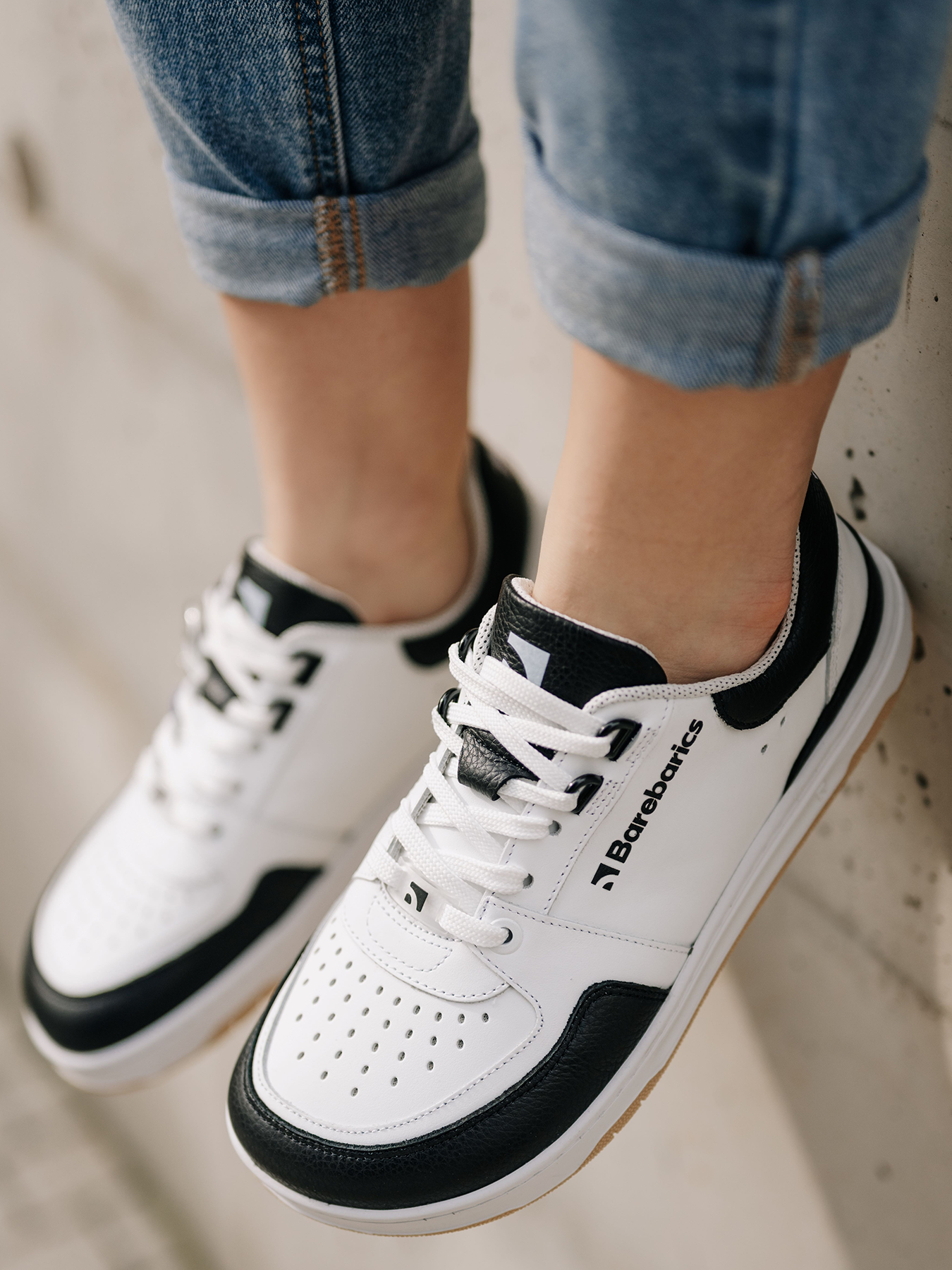 Barefoot boty Barebarics Wave - White & Black černo-bílé s béžovou podrážkou pohled na obuté boty shora