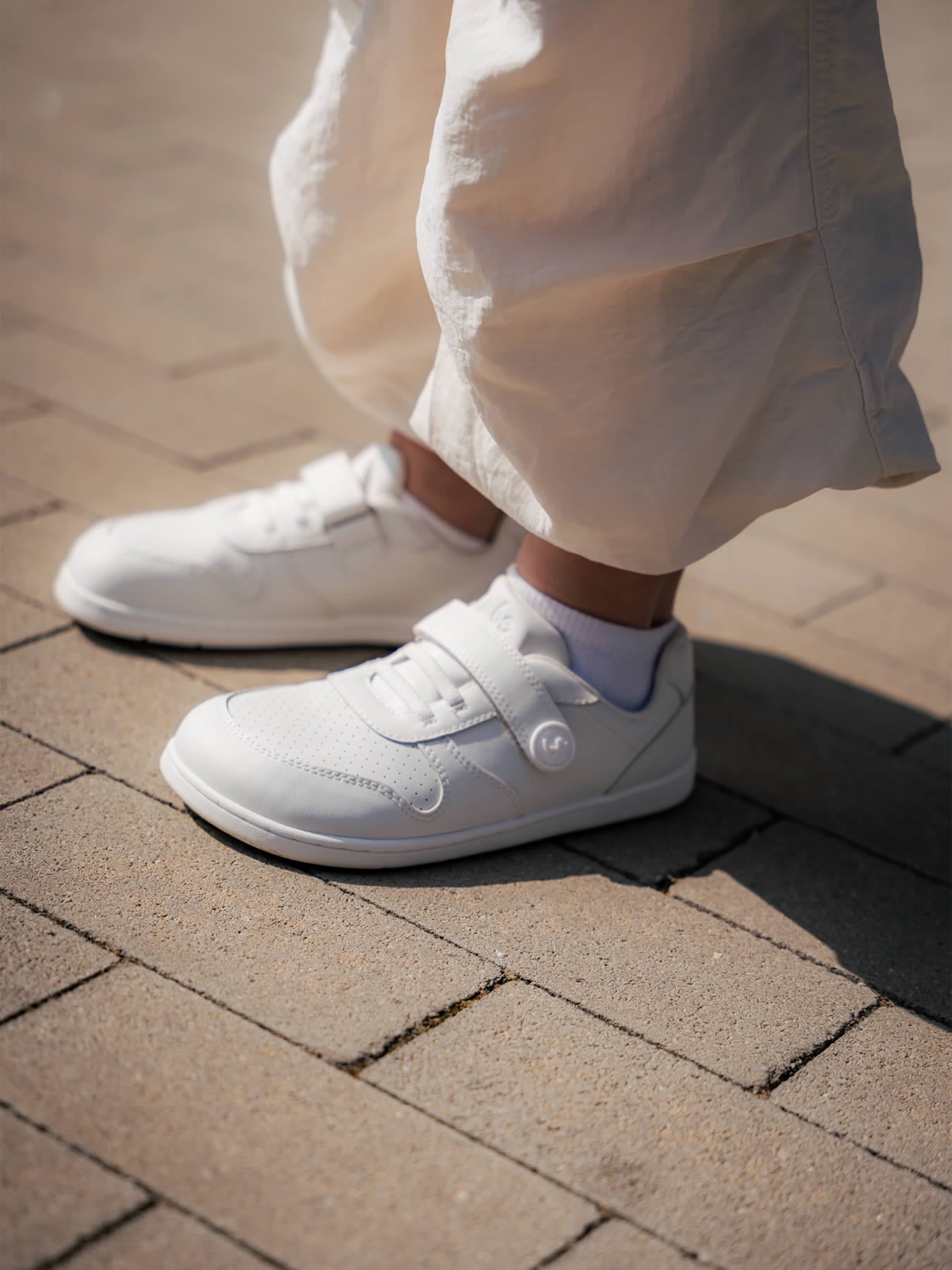 Be Lenka Scoot All White - obuté pohled z boku