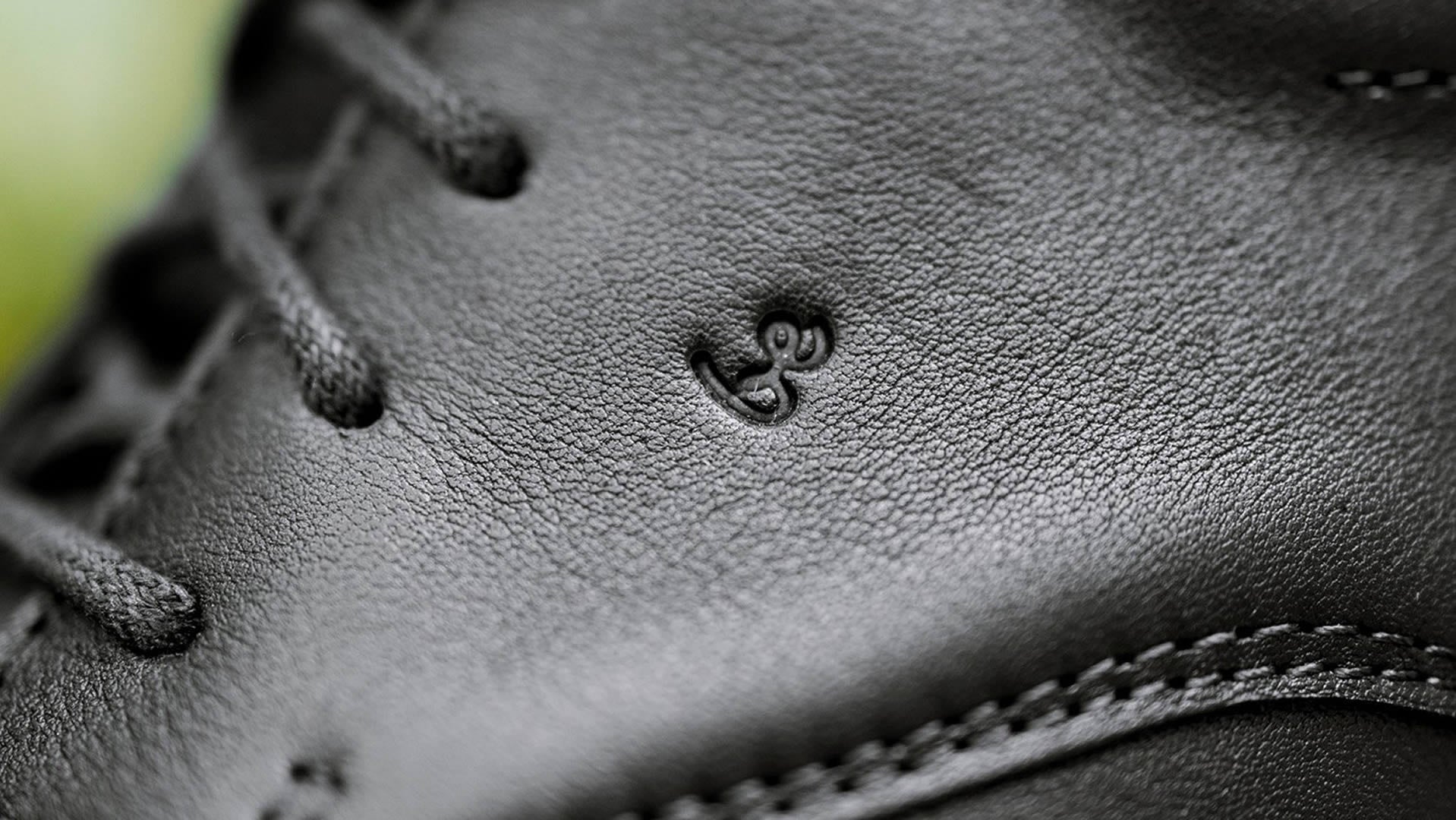 Be Lenka Cityscape All Black - detail loga