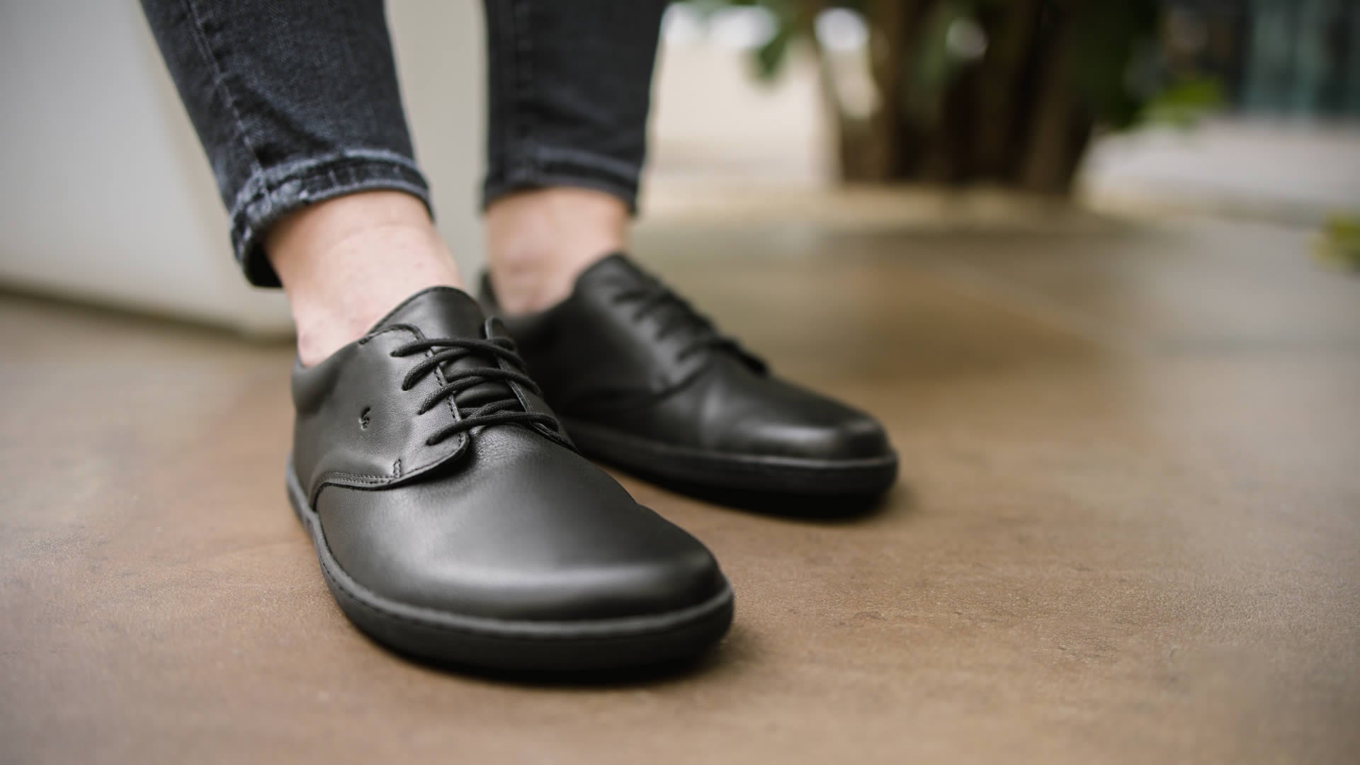 Be Lenka Cityscape All Black - zepředu