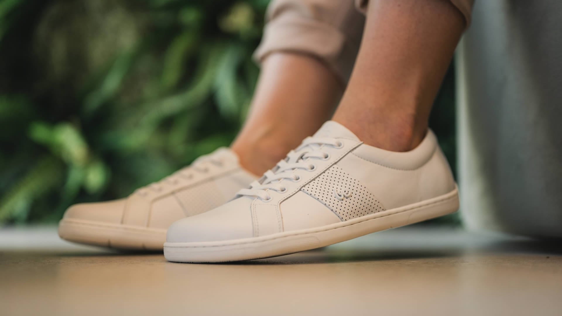 Be Lenka Elite All White - levý bok