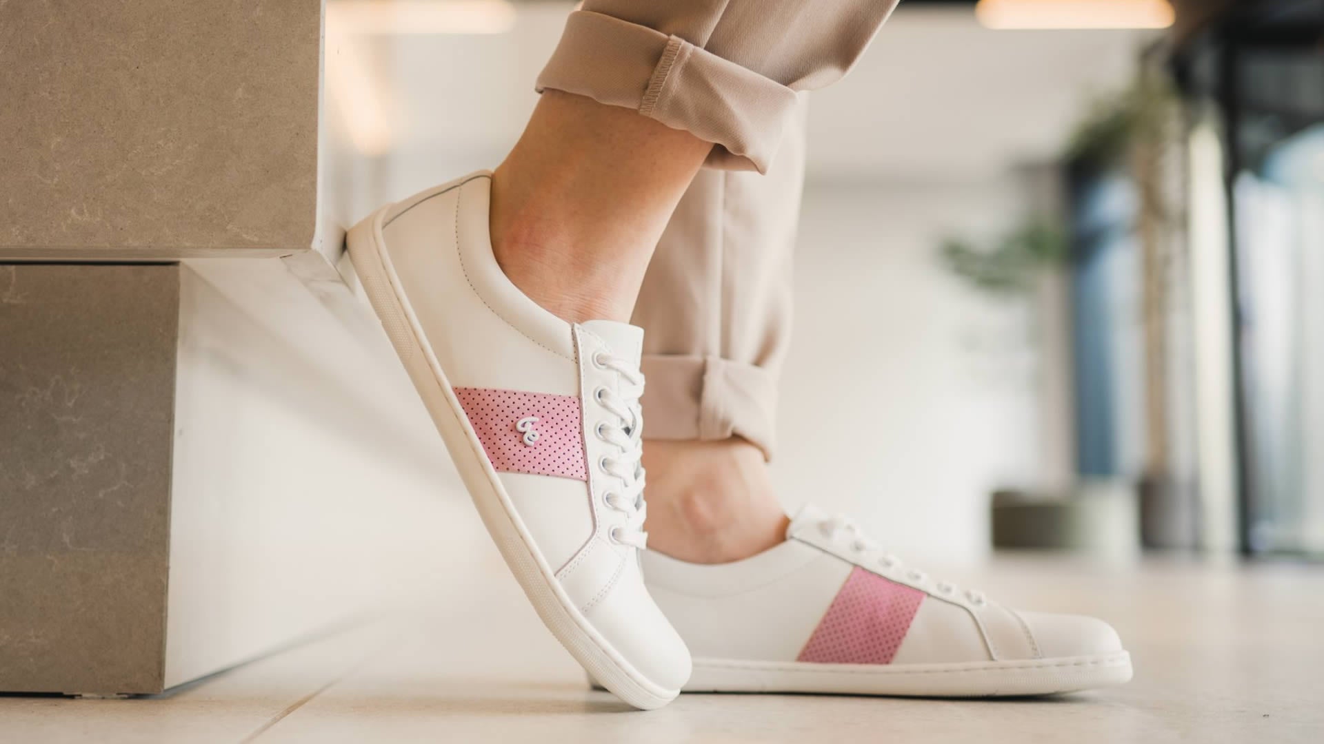 Be Lenka Elite White & Pink - pravý bok