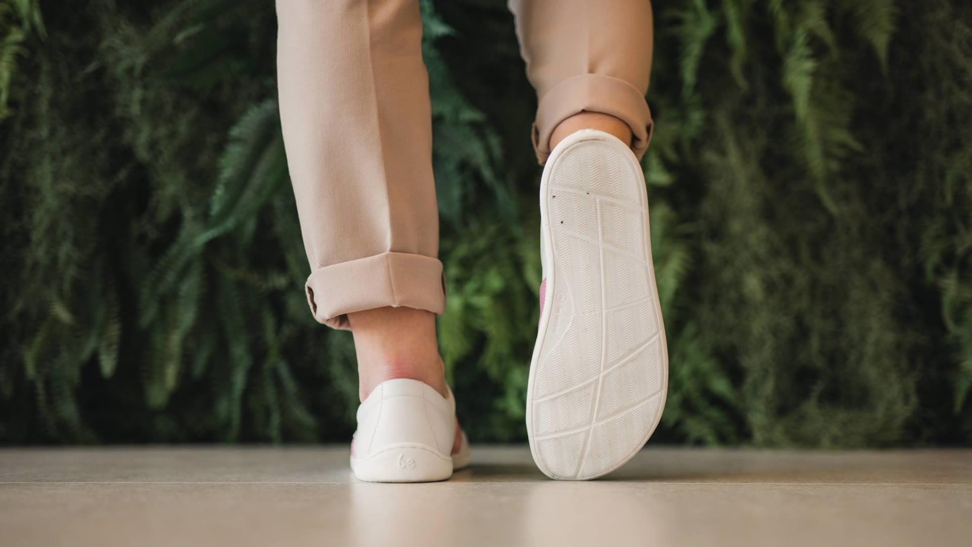 Be Lenka Elite White & Pink - pravá podrážka