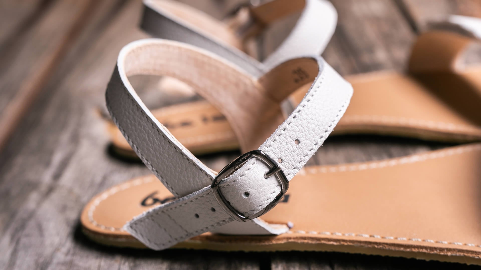 Be Lenka Grace Ivory White - detail pásku