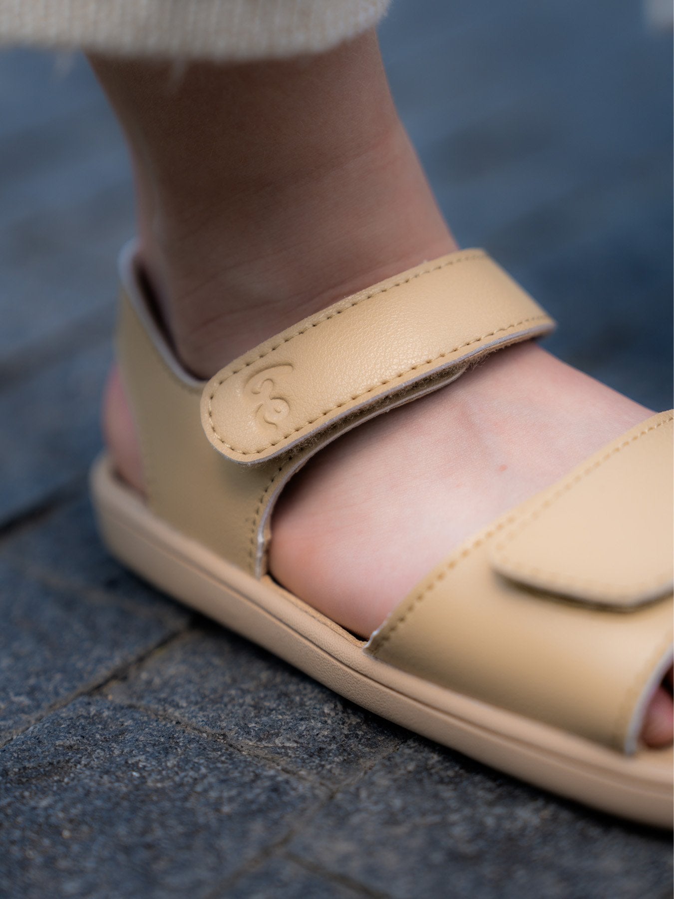 Be Lenka Miami light brown - detail zapínání