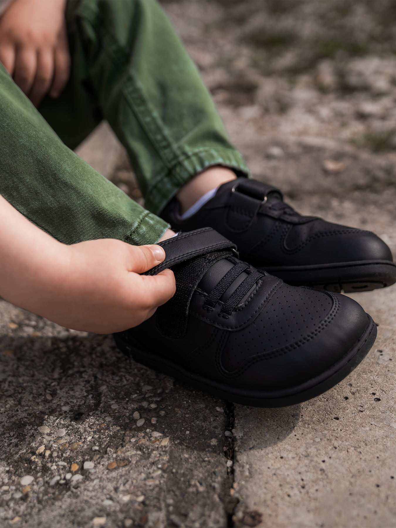 Be Lenka Scoot all black - zapínání na suchý zip