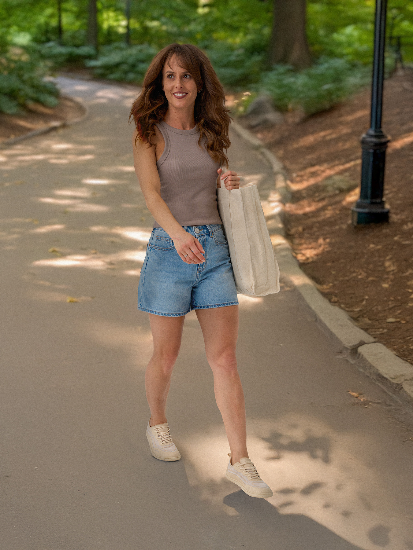 Barefoot tenisky Be Lenka Velocity - Beige béžové s prodyšnými prvky pohled na obuté boty za chůze shora zpředu