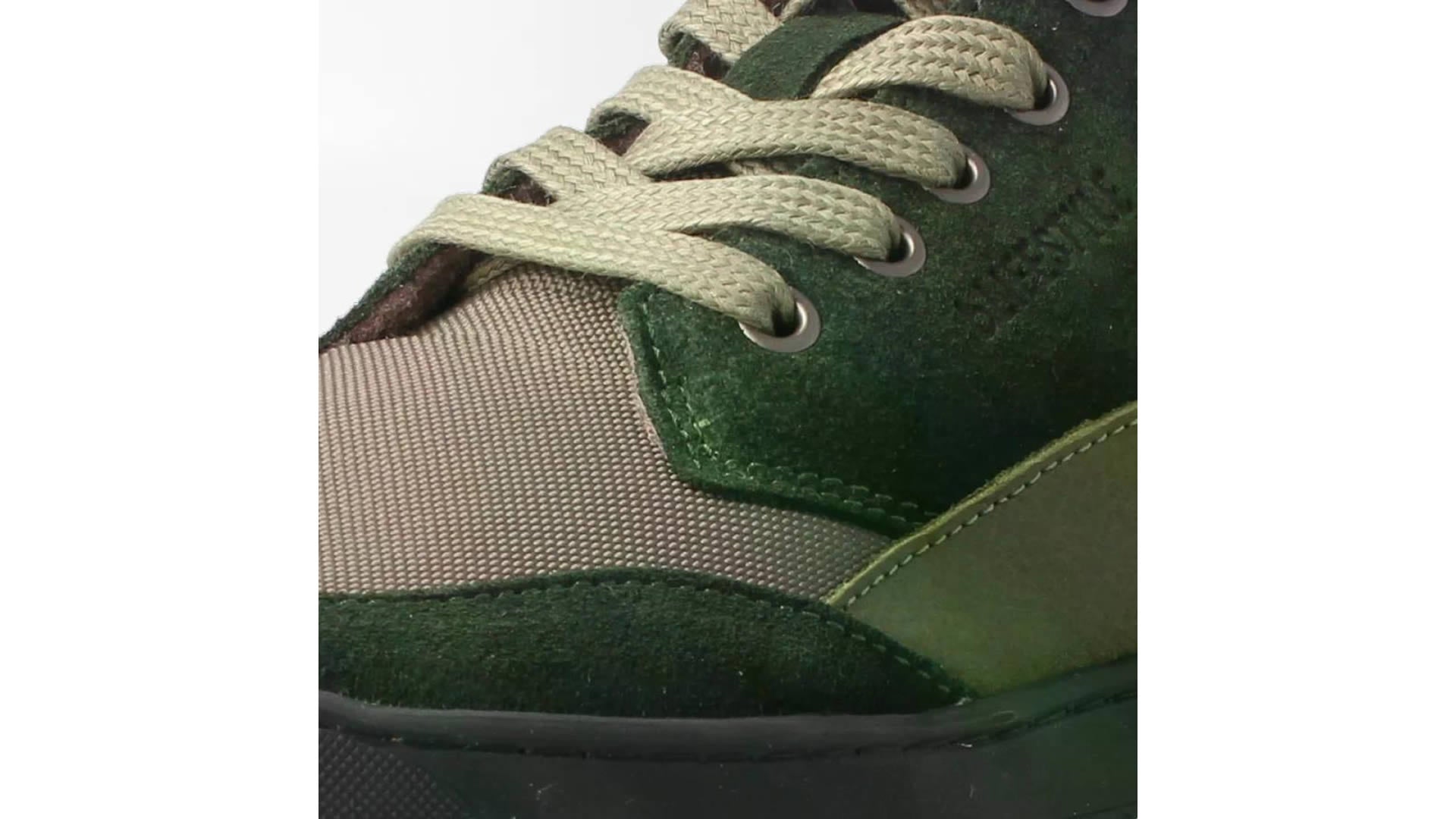 bLIFESTYLE revivedSTYLE waldgrün - kožené barefoot boty v lesní zelené barvě. Pohled na detail vázání.