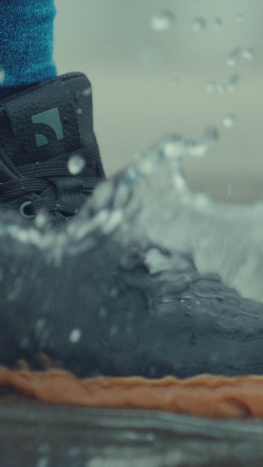 Načíst video: Barebarics UrbanEdge - Black dámské