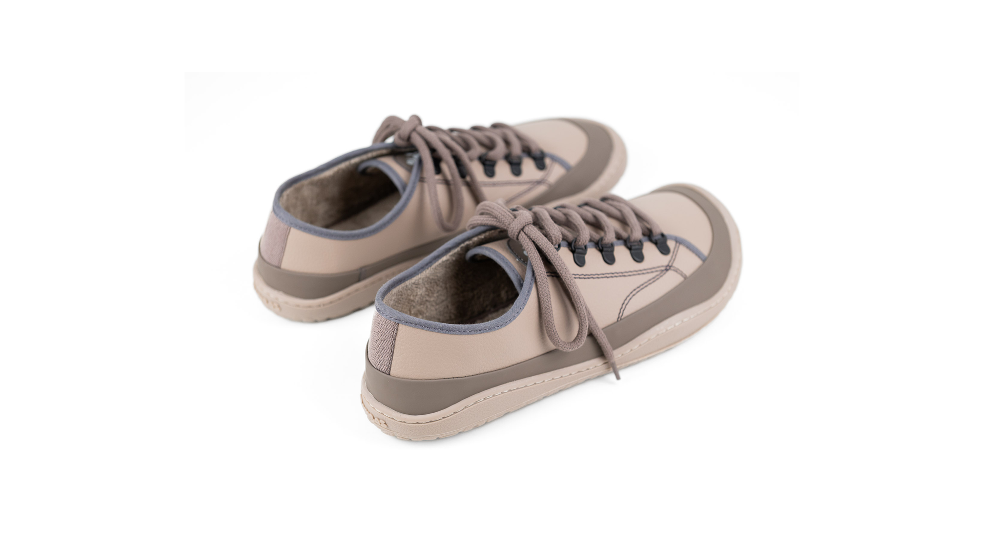 Sambas The Bambas Bamba Duna tenisky z rostlinné kůže v bahenní barvě pohled zprava zezadu.